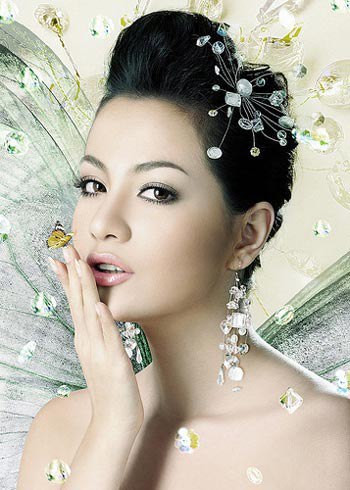 Trong các buổi làm việc với tòa, Ngọc Thúy nhờ người đại diện tham gia. Trong các buổi làm việc với tòa, Ngọc Thúy nhờ người đại diện tham gia