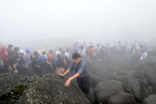 Sau đó, mọi người cùng hối hả ra về