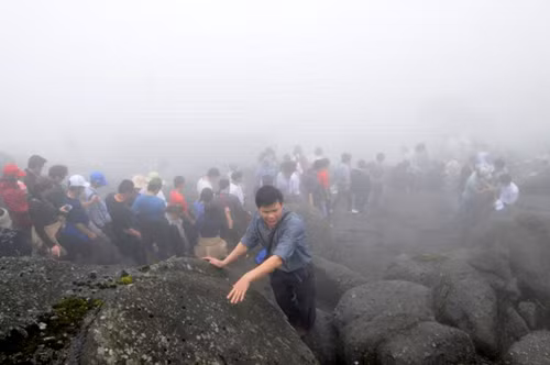Sau đó, mọi người cùng hối hả ra về