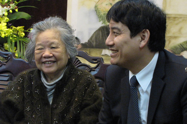 Anh Nguyễn Đắc Vinh gửi lời chúc Tết đến Phu nhân Đại tướng Võ Nguyên Giáp