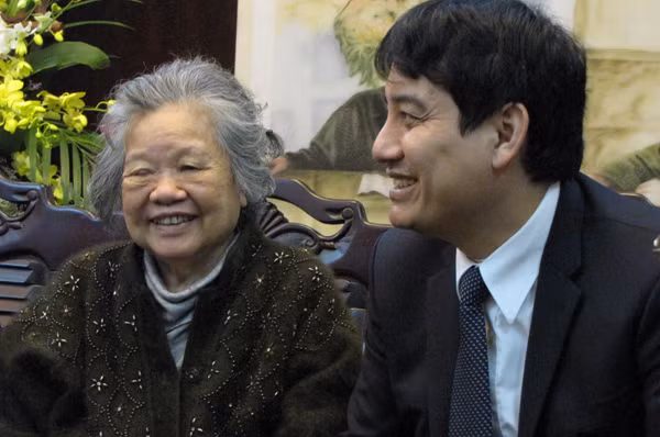 Anh Nguyễn Đắc Vinh gửi lời chúc Tết đến Phu nhân Đại tướng Võ Nguyên Giáp