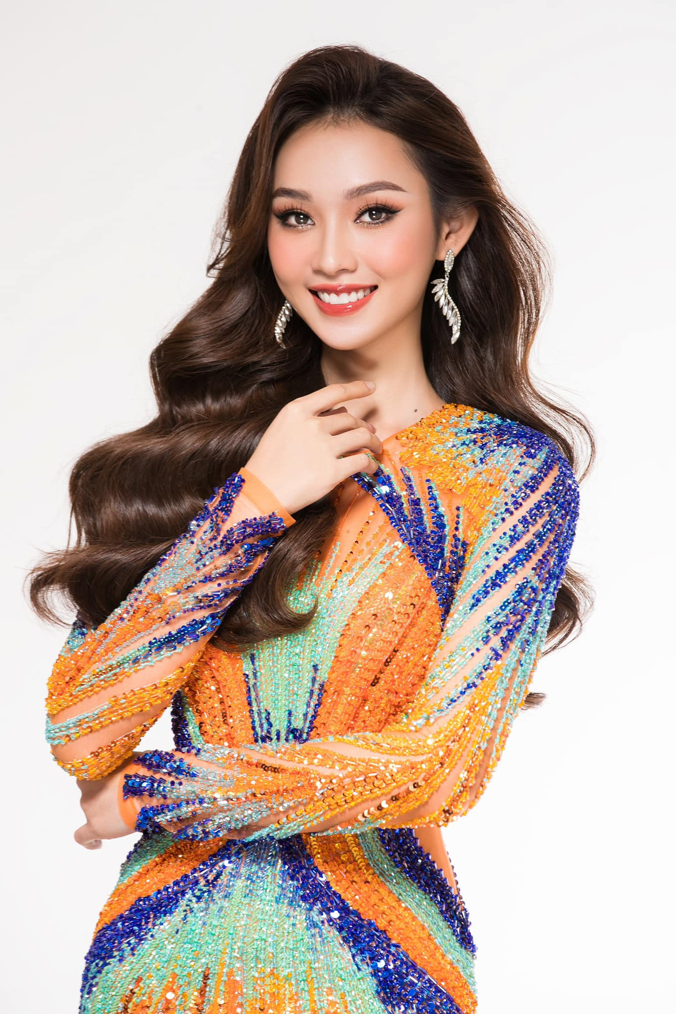 Yến Nhi từng vào Top 10 Miss World Vietnam 2023 và để lại ấn tượng với gương mặt ngọt ngào, khả ái.