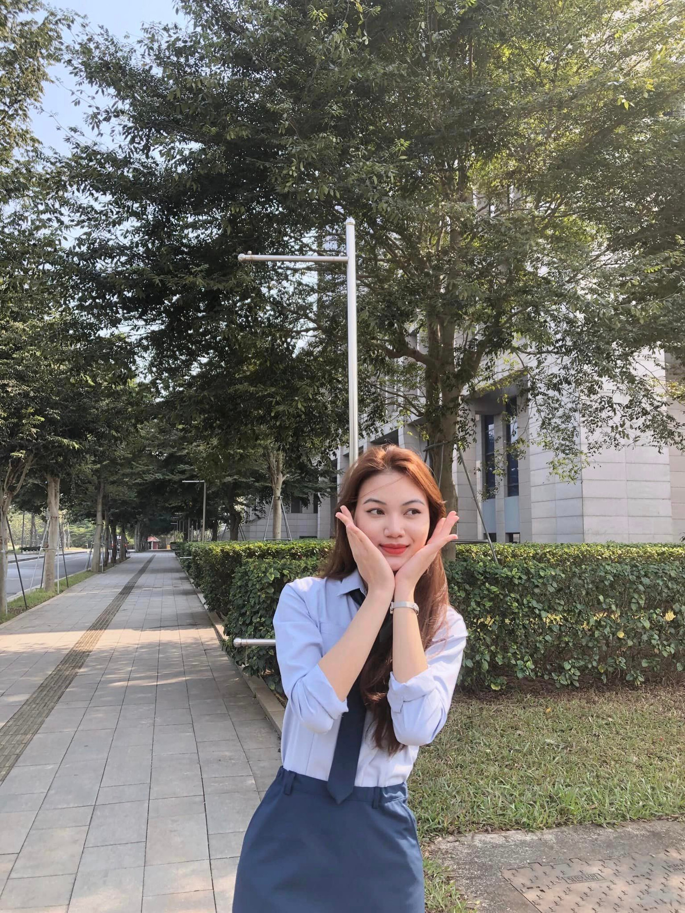 Người đẹp đến từ Ninh Bình cũng hạn chế sử dụng mạng xã hội. Những hình ảnh hiếm hoi trên trang cá nhân của cô đều là cập nhật về những hoạt động trên giảng đường.