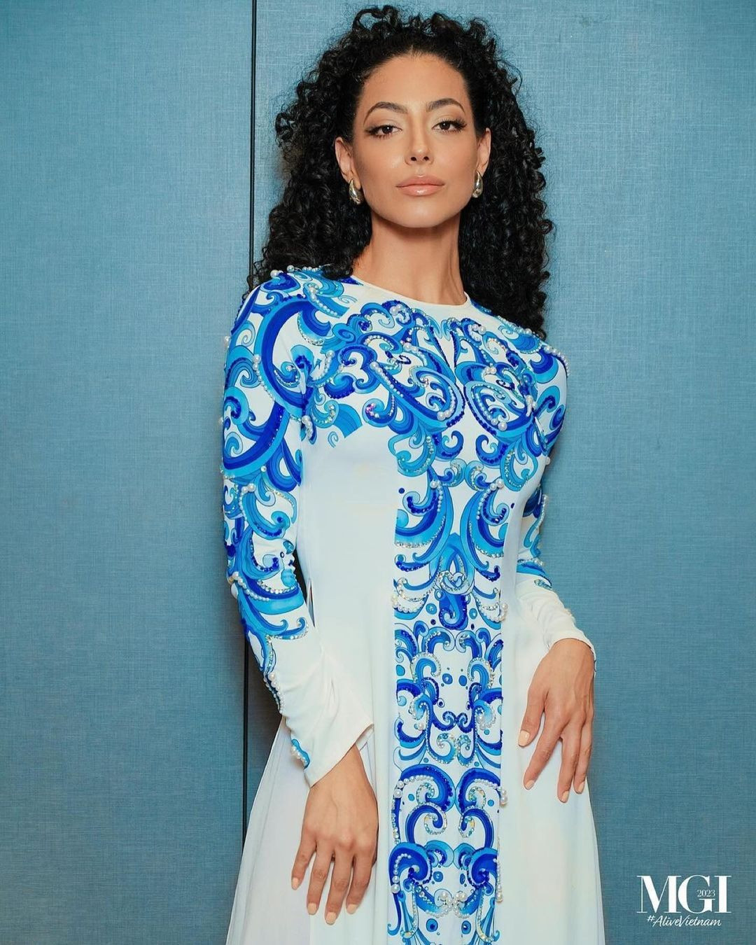 Hai người đẹp Mỹ và Mexico đều thích món phở Việt Nam.