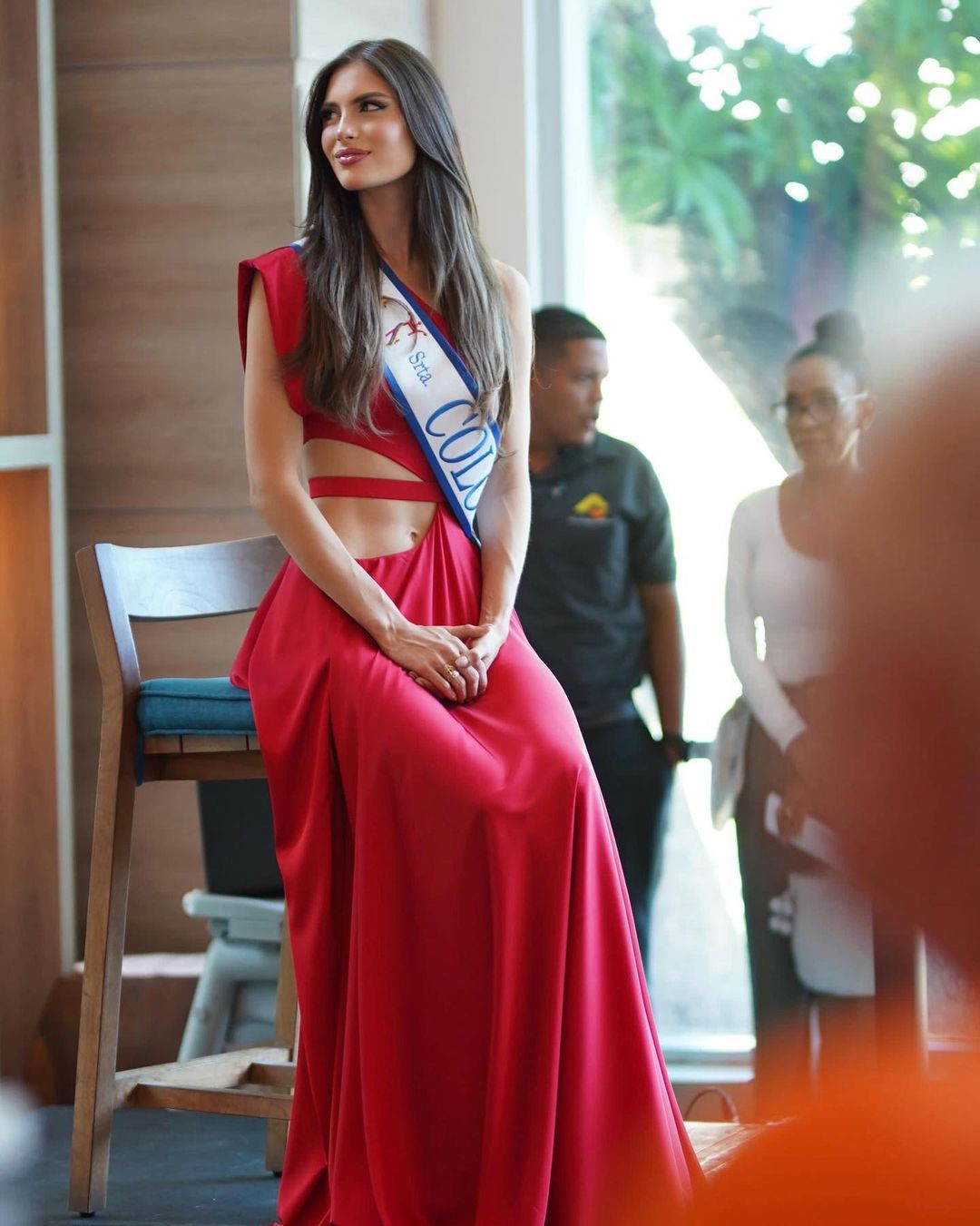 Sofia Osio Luna là đương kim Hoa hậu Colombia đầu tiên kể từ những năm 1960 tham gia cuộc thi Hoa hậu Quốc tế. Người đẹp sinh ra ở Barranquilla, Atlántico. Hiện cô là chuyên gia về Tiếp thị và Truyền thông Thời trang của Học viện Thiết kế châu Âu ở Barcelona. Sofia cũng thông thạo tiếng Anh vì đây là ngôn ngữ thứ 2 của cô.