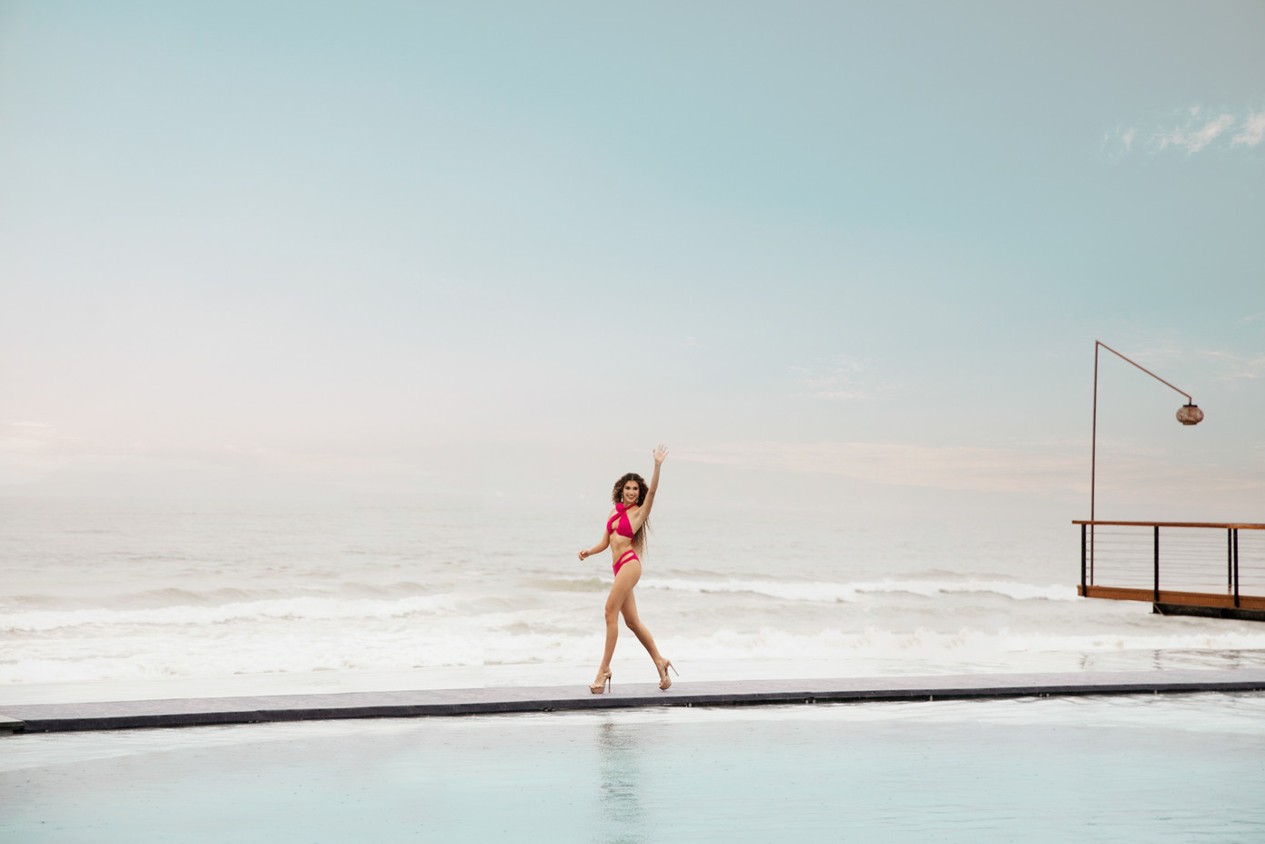 Vốn là cuộc thi đề cao kỹ năng trình diễn nhưng trong buổi trình diễn hôm nay, hầu hết thí sinh đều tiết chế catwalk để không bị ngã khiến khán giả tiếc nuối.