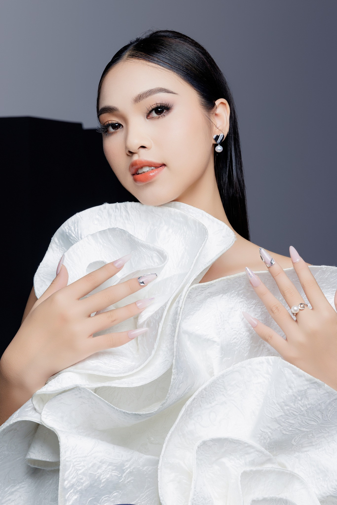 Người đẹp có sở trường về diễn xuất, múa đương đại và kỹ năng tiếng Anh ấn tượng.