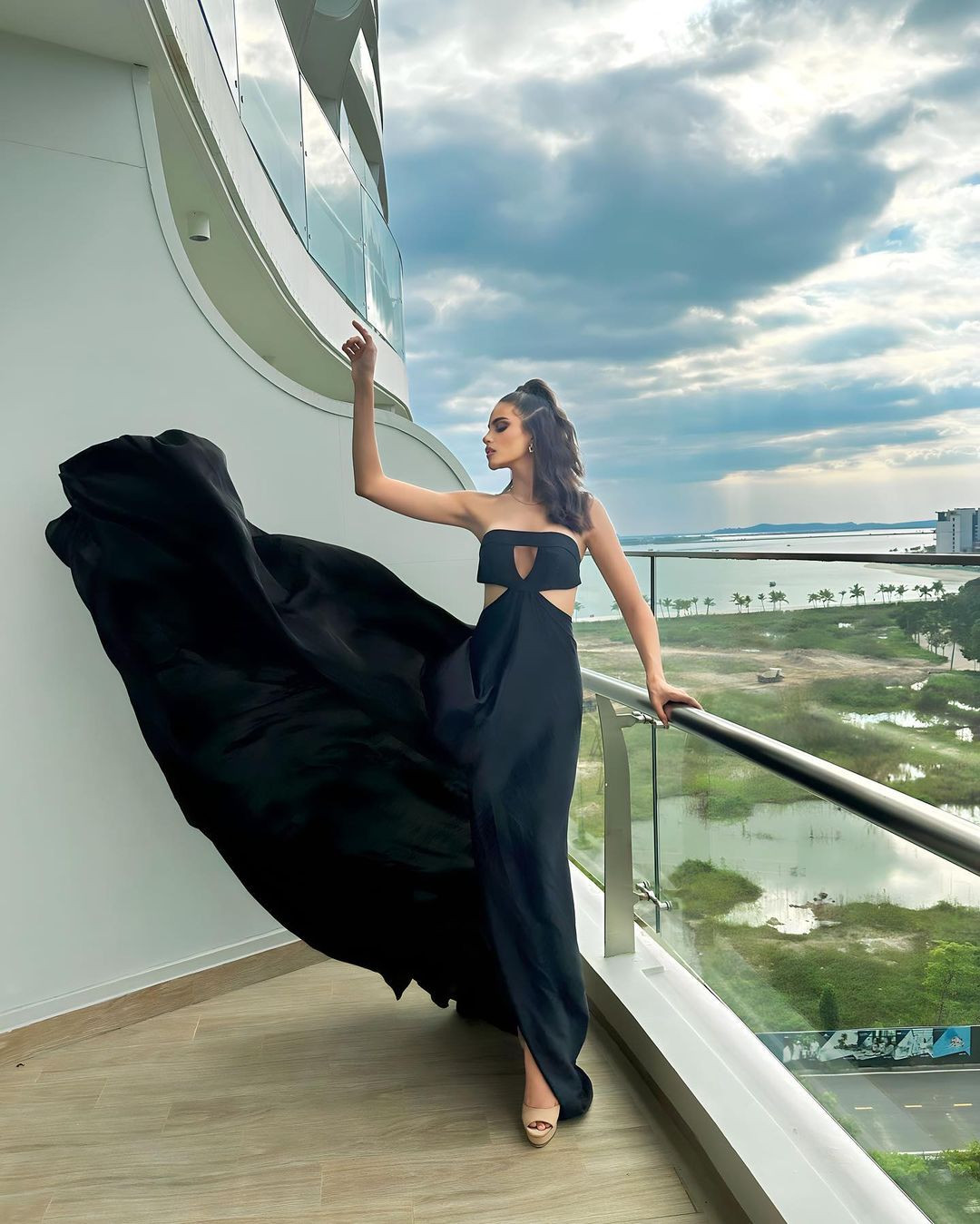 Ngoài gương mặt cá tính, Skarxi Marie sở hữu vẻ đẹp nóng bỏng đậm chất Latinh.