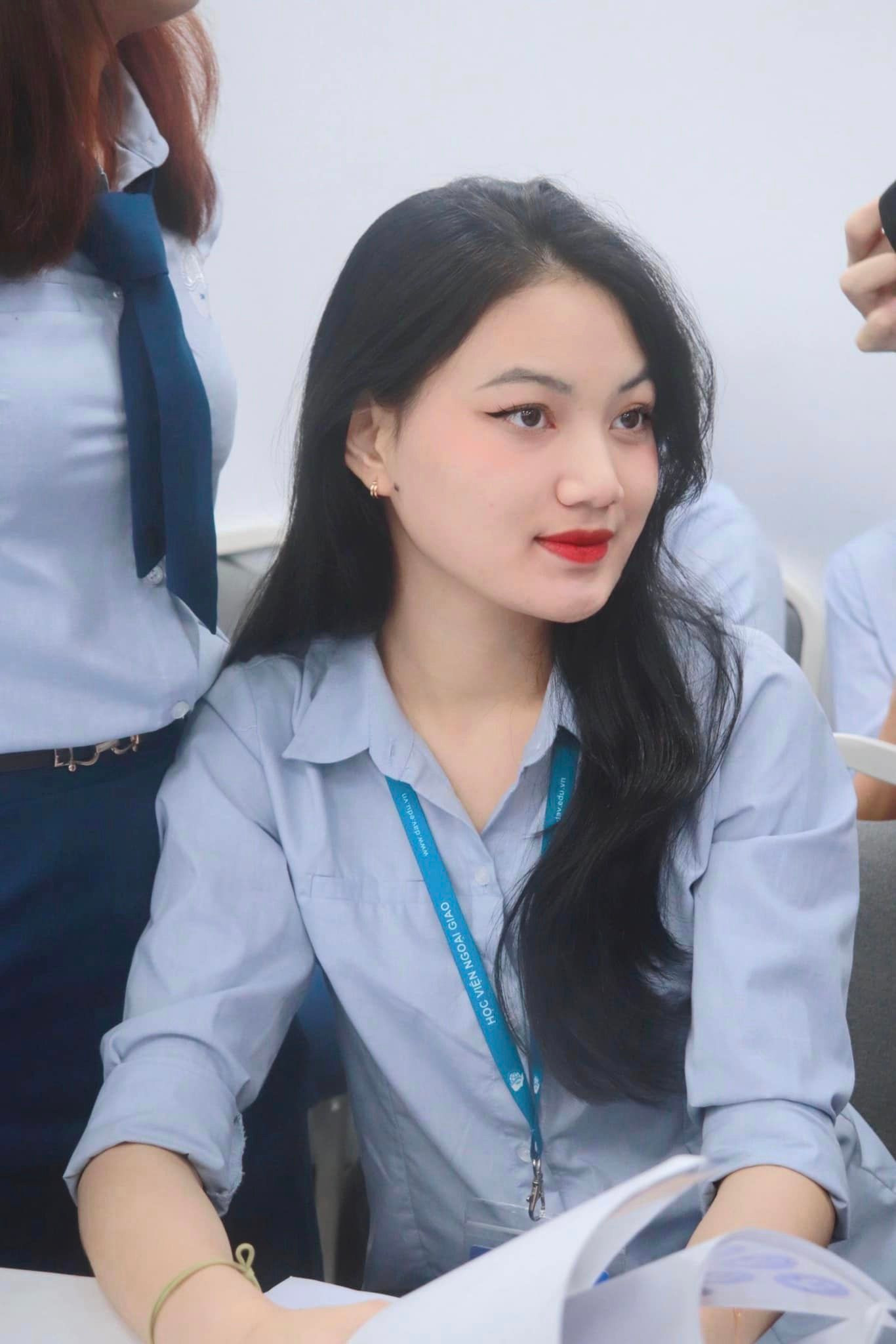 Cô gây chú ý với gương mặt bầu bĩnh, thông minh, đậm chất Á đông.