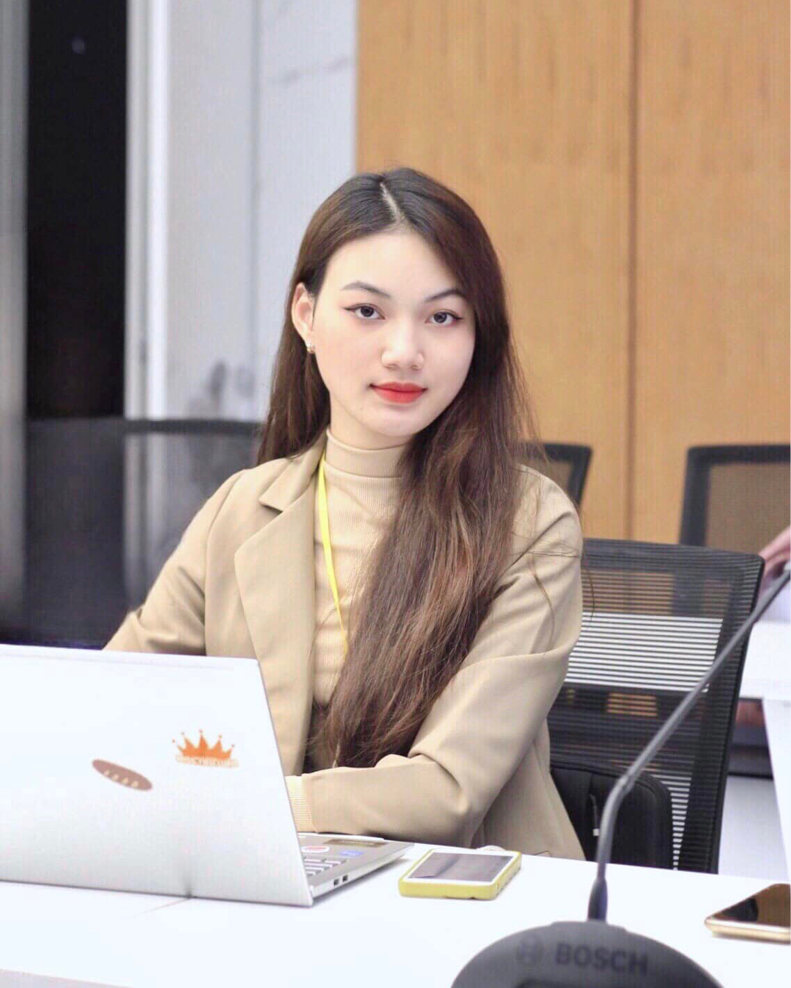 Á hậu 1 Miss Earth Vietnam thu hút bởi vẻ giản dị, trong sáng.