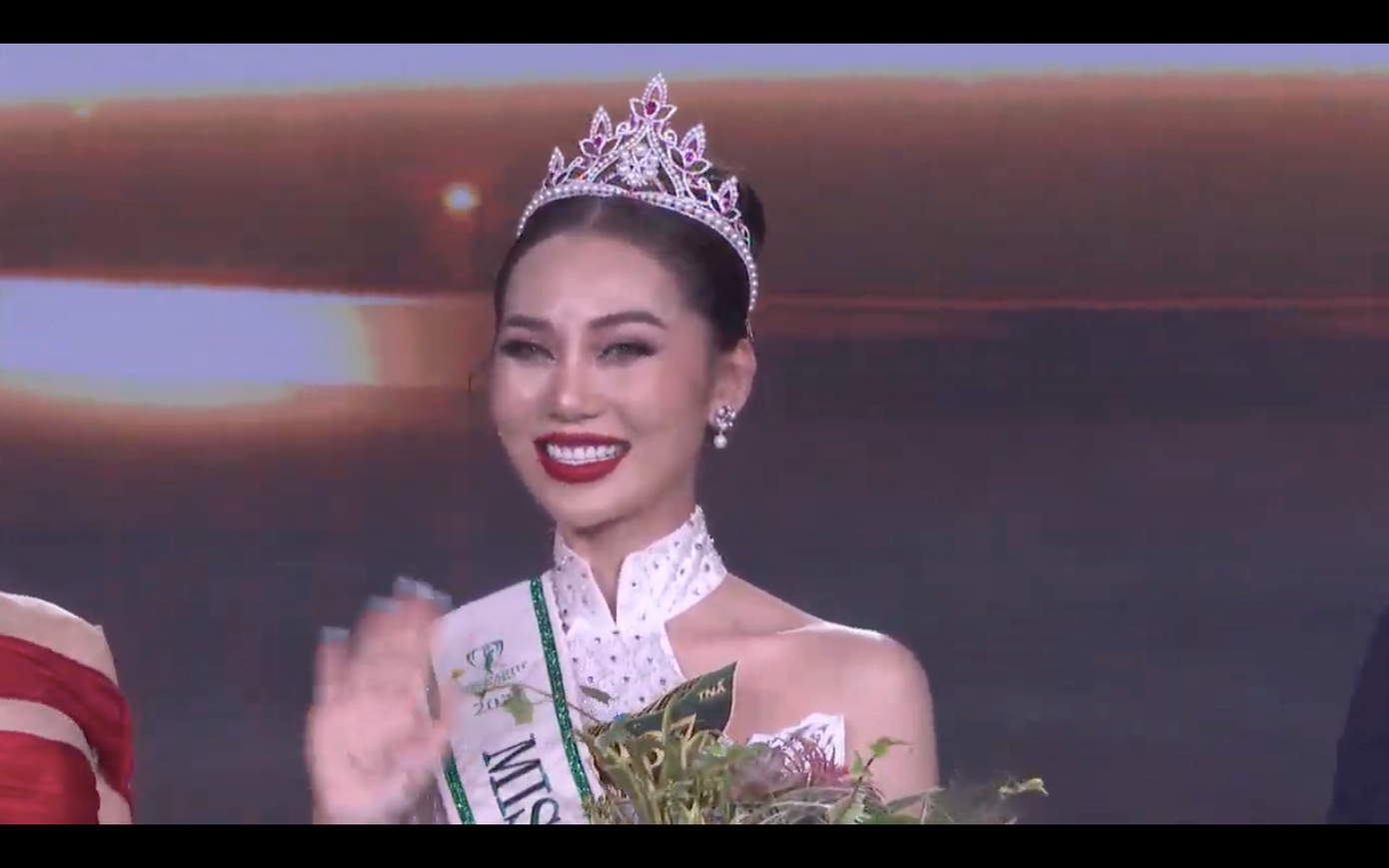 Các danh hiệu Miss Earth Vietnam 2023 Đỗ Thị Lan Anh, Miss Air Vietnam 2023 Nguyễn Thị Thu Trang, Miss Fire Vietnam 2023 Hoàng Thị Kim Chi, Miss Water Vietnam 2023 Hoàng Thị Yến Nhi.