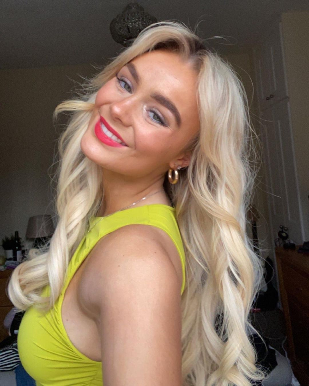 Kinh nghiệm về sức khỏe cộng đồng đã truyền cảm hứng cho người đẹp thúc đẩy các giải pháp bền vững trong bệnh viện và phòng khám. Người đẹp đặt mục tiêu giảm thiểu lãng phí đồ nhựa sử dụng một lần (khẩu trang, tạp dề, găng tay) và giáo dục người khác về các biện pháp thay thế và thực hành thân thiện với môi trường trong lĩnh vực chăm sóc sức khỏe.