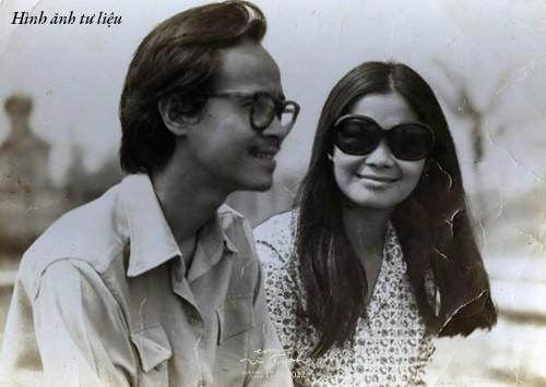 “Anh vừa quen thêm một người bạn mới. Gương mặt cô thật vui, nhưng giọng thật buồn, không phải cái buồn não nề quen thuộc, mà là cái buồn thật bình thản". “Anh vừa quen thêm một người bạn mới. Gương mặt cô thật vui, nhưng giọng thật buồn, không phải cái buồn não nề quen thuộc, mà là cái buồn thật bình thản".