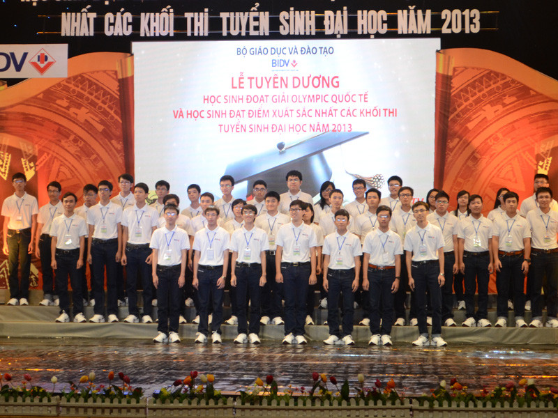 Những học sinh xuất sắc có mặt trong buổi lễ