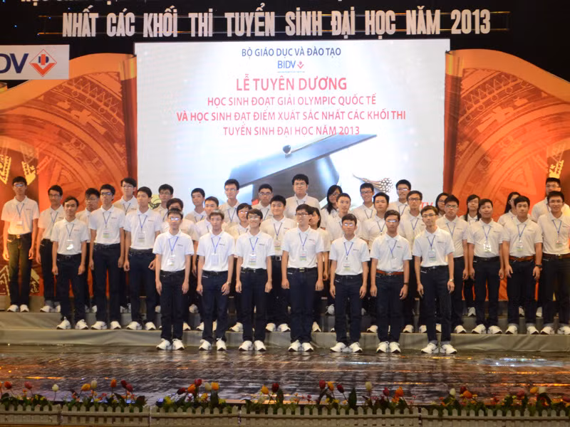 Những học sinh xuất sắc có mặt trong buổi lễ
