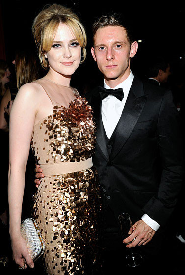 Nữ diễn viên Evan Rachel Wood, tình cũ của rocker Marilyn Manson, đã tìm được bến bờ hạnh phúc mới bên nam diễn viên Jamie Bell. Cặp sao đính ước vào tháng 1 năm nay và kết hôn ngay trước lễ Halloween