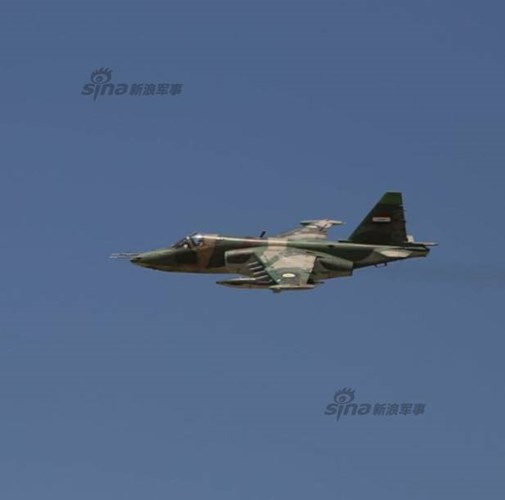 Xem siêu pháo phản lực TOS-1 của Iraq tấn công IS ảnh 7