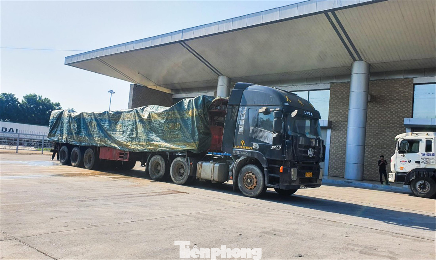 Một xe chở cá tầm nhập lậu bị phát hiện tại cửa khẩu quốc tế đường bộ số 2 Kim Thành. Ảnh: Hân Nguyễn.