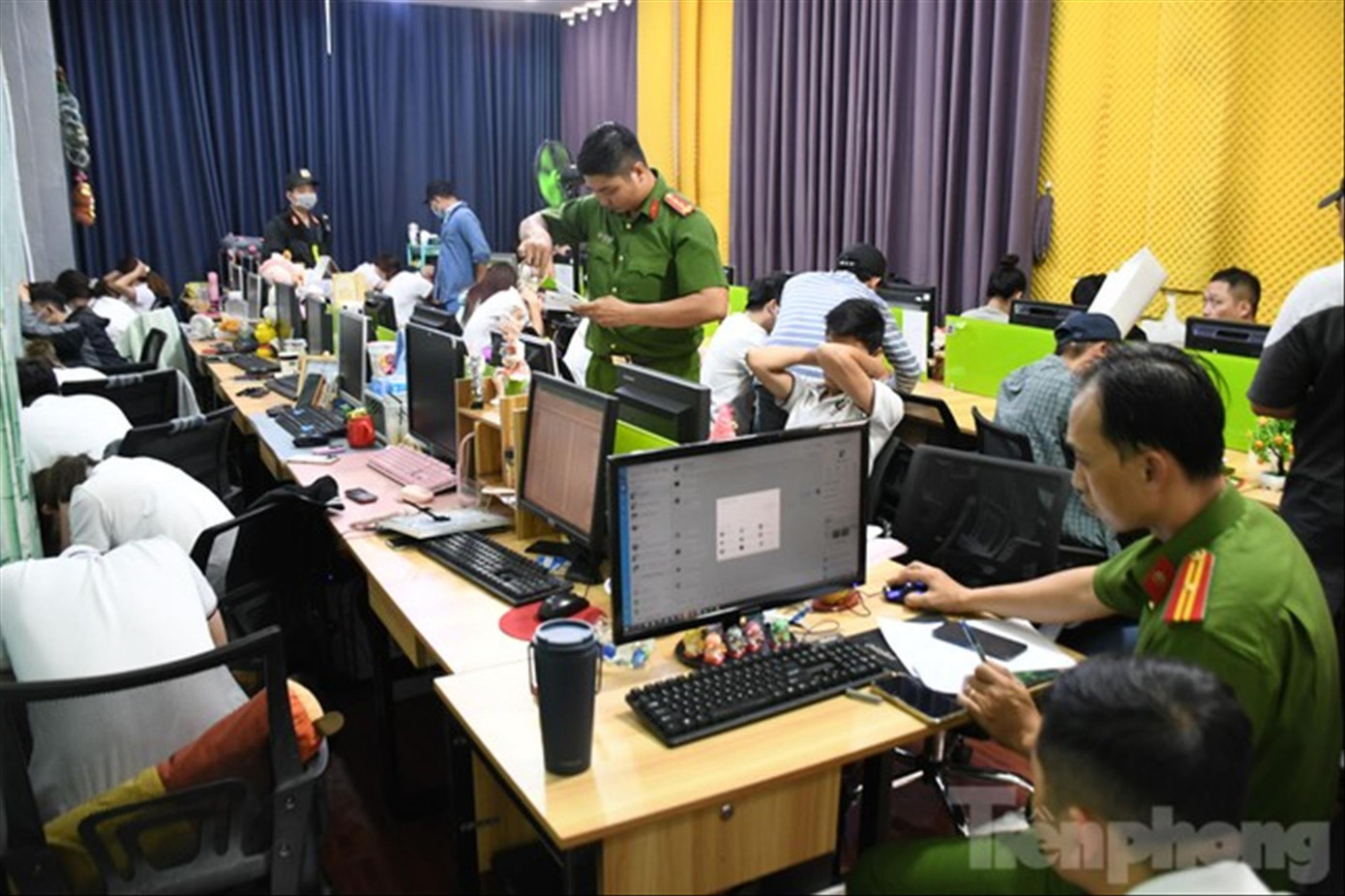 Cơ quan công an khám xét trụ sở Công ty Luật TNHH Pháp Việt