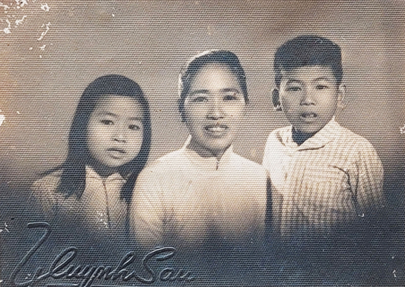 Cụ Phan Thị Miều (Phan Thị Mỹ Khanh) thời trẻ, cùng hai con Đống Việt Thắng và Đống Thị Viết Hoa. Ảnh: GĐCC Cụ Phan Thị Miều (Phan Thị Mỹ Khanh) thời trẻ, cùng hai con Đống Việt Thắng và Đống Thị Viết Hoa. Ảnh: GĐCC