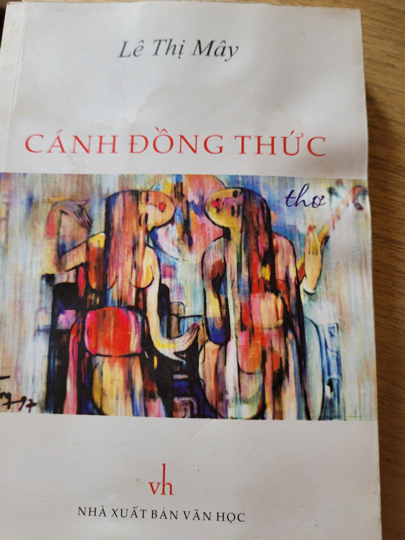 Trang bìa "Cánh đồng thức" của nữ sỹ Lê Thị Mây