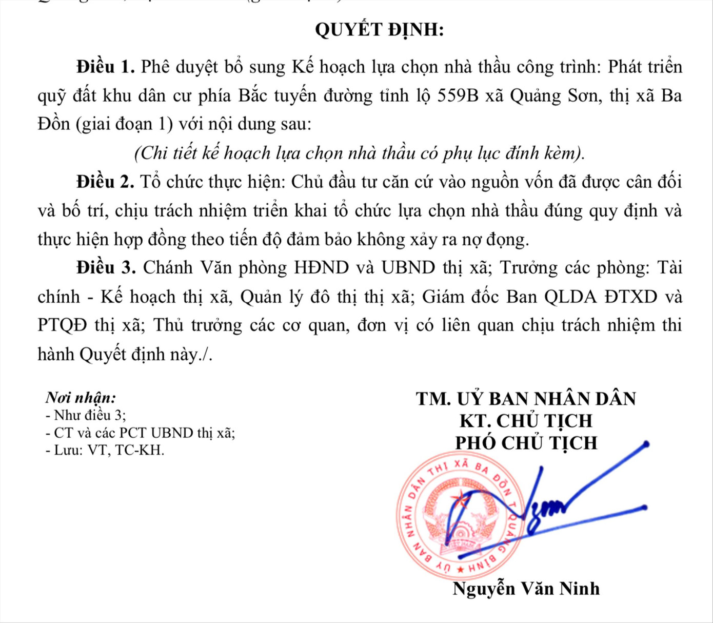 Quyết định phê duyệt kế hoạch lựa chọn nhà thầu công trình Phát triển quỹ đất khu dân cư phía Bắc tỉnh lộ 559B của UBND thị xã Ba Đồn ký ngày 22/1/2024 nhưng vẫn áp dụng “1 giai đoạn 2 túi hồ sơ”