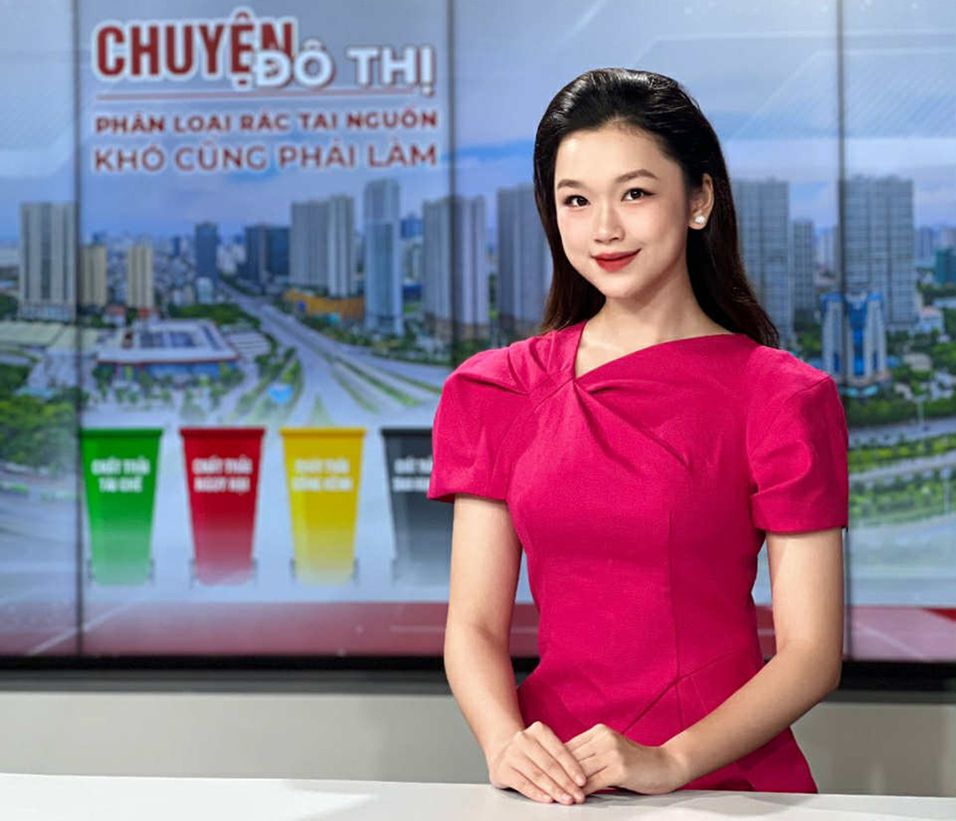 Xuân Linh bén duyên với MC truyền hình khi là sinh viên Học viện Ngoại giao. Ảnh: NVCC Xuân Linh bén duyên với MC truyền hình khi là sinh viên Học viện Ngoại giao. Ảnh: NVCC