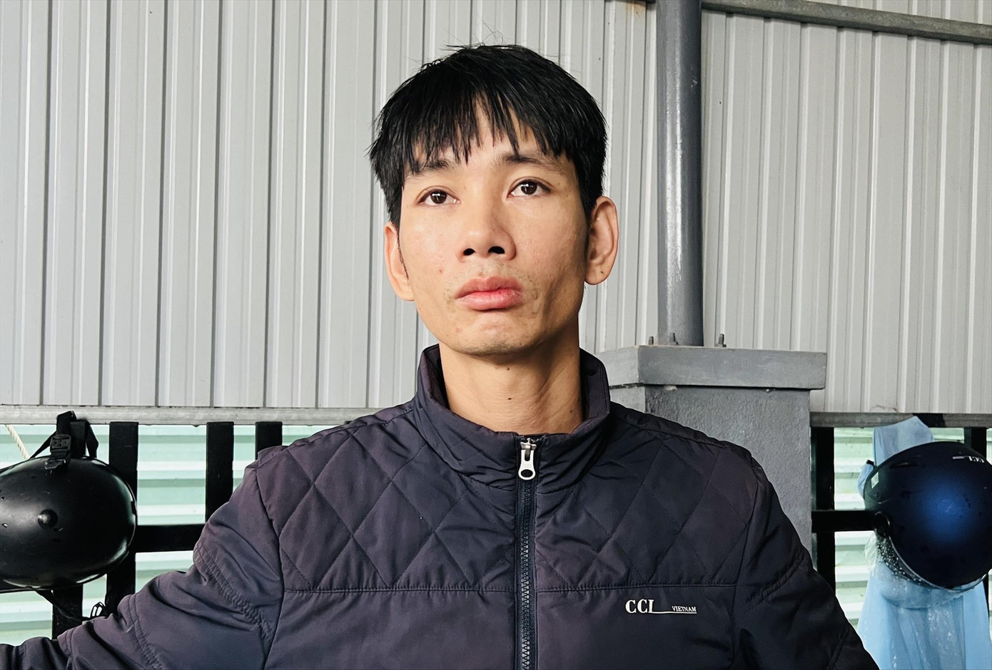 Ánh mắt thất thần của anh Đặng Thế Công (con trai ngư dân Tới).