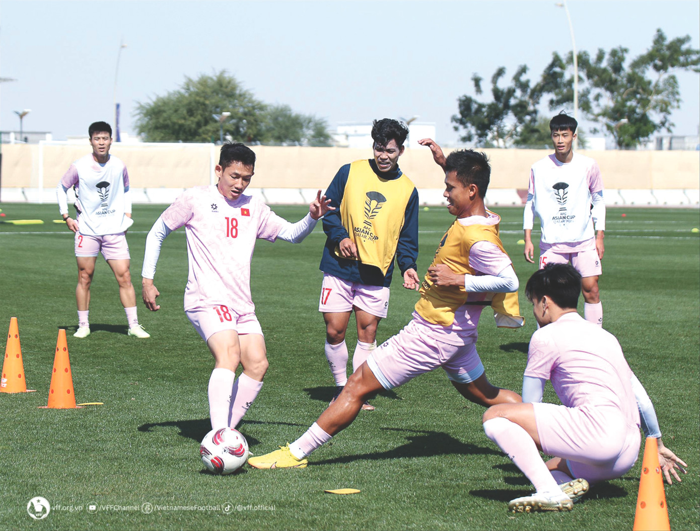 ĐT Việt Nam nỗ lực tập luyện cho trận đấu cuối gặp Iraq. Ảnh: Nhật Đoàn