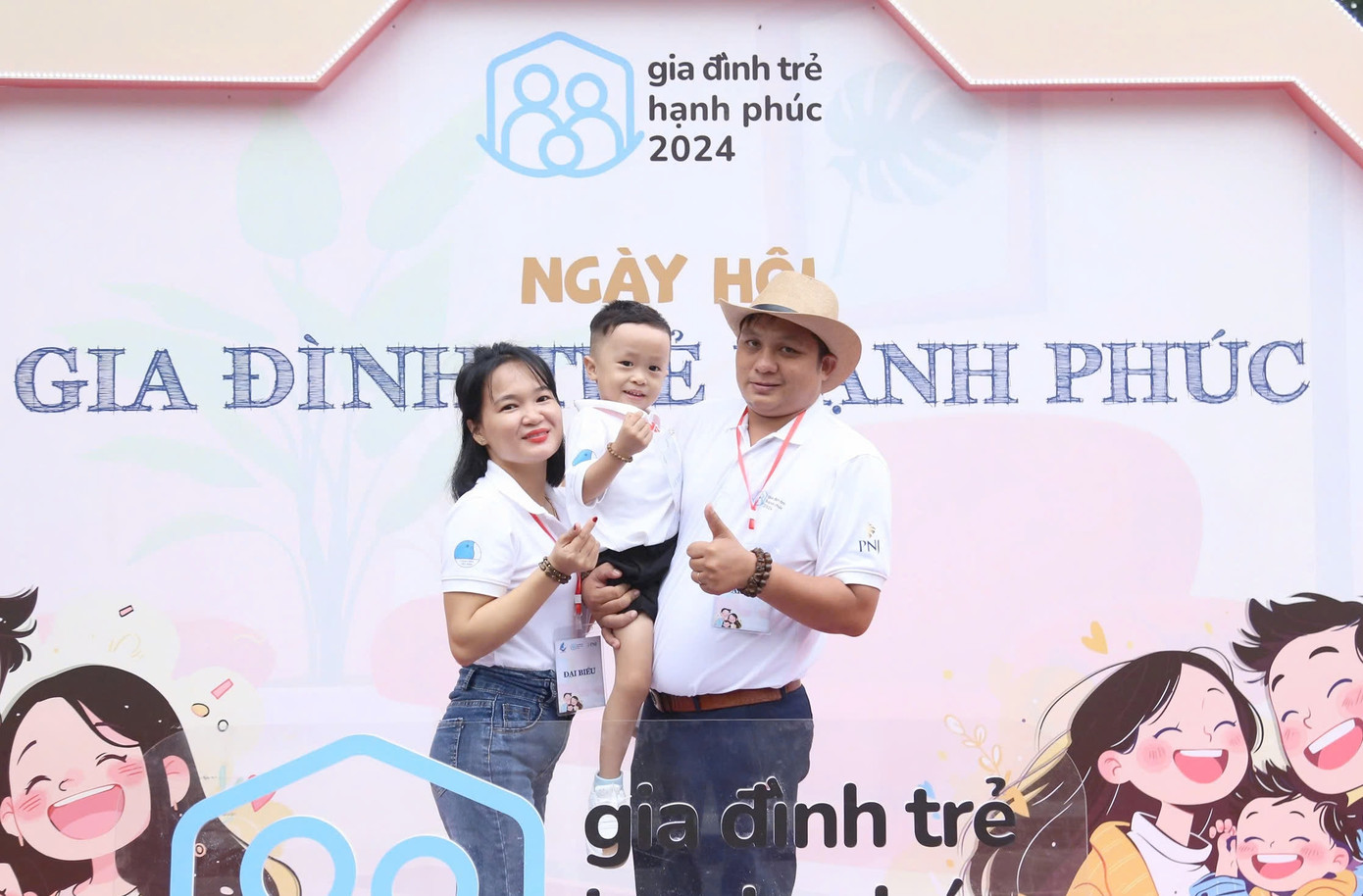 Gia đình anh Đặng Trung Dinh và chị Lê Thị Vinh, ở xã Vạn Khánh, huyện Vạn Ninh, Khánh Hoà