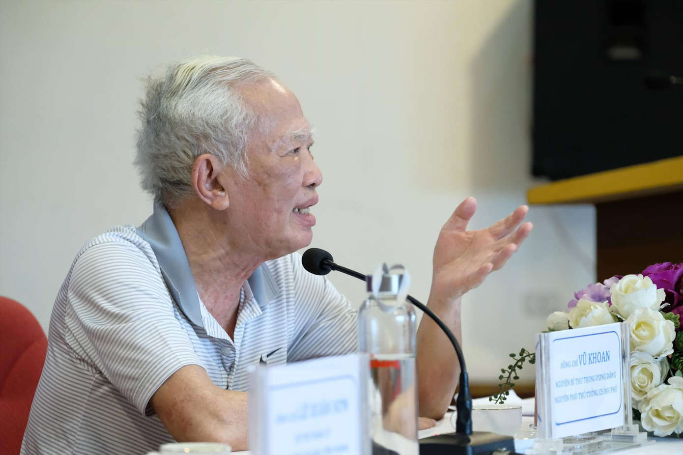 Nguyên Phó Thủ tướng Chính phủ Vũ Khoan chia sẻ tại tọa đàm “Bảo vệ nền tảng tư tưởng của Đảng” Ảnh: Hoàng Mạnh Thắng Nguyên Phó Thủ tướng Chính phủ Vũ Khoan chia sẻ tại tọa đàm “Bảo vệ nền tảng tư tưởng của Đảng” Ảnh: Hoàng Mạnh Thắng