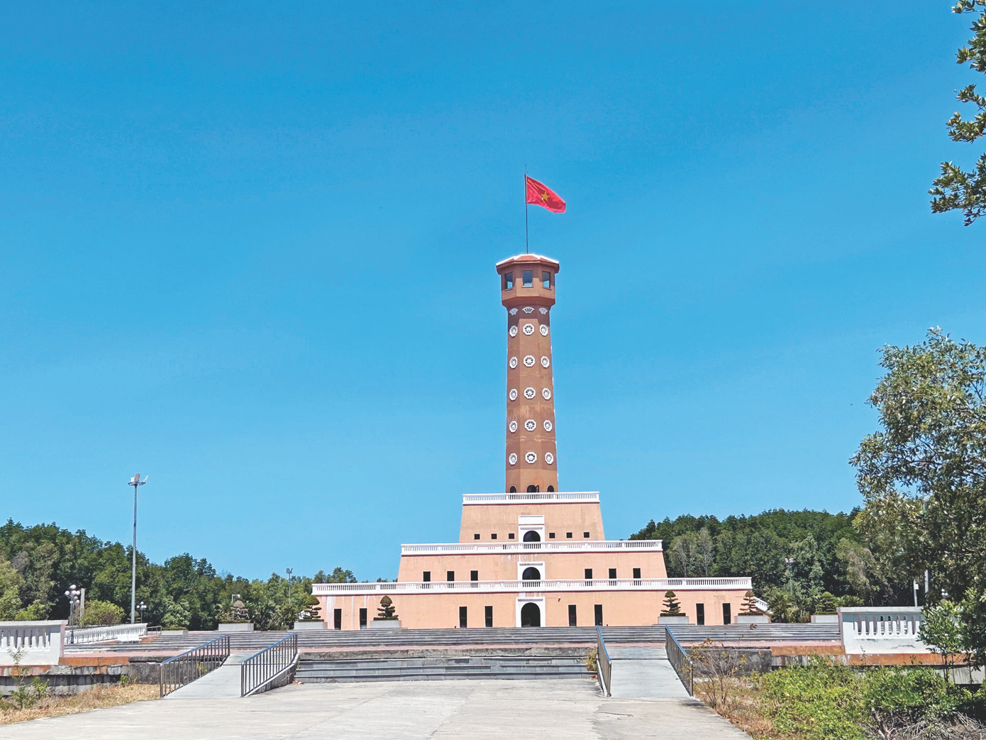 Cột cờ tại Đất Mũi.