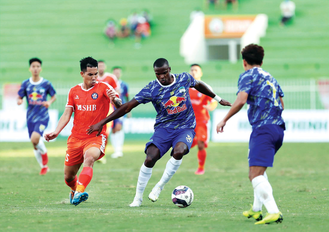 HAGL trở nên mạnh mẽ hơn với sự bổ sung của các ngoại binh chất lượng ảnh: Hữu Phạm HAGL trở nên mạnh mẽ hơn với sự bổ sung của các ngoại binh chất lượng ảnh: Hữu Phạm