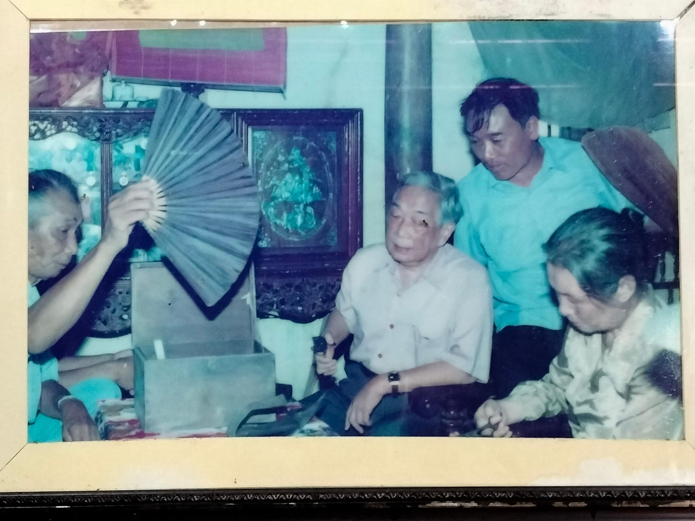 Tố Hữu về thăm nhà mẹ Tơm. Người xưa đã khuất rồi Tố Hữu về thăm nhà mẹ Tơm. Người xưa đã khuất rồi