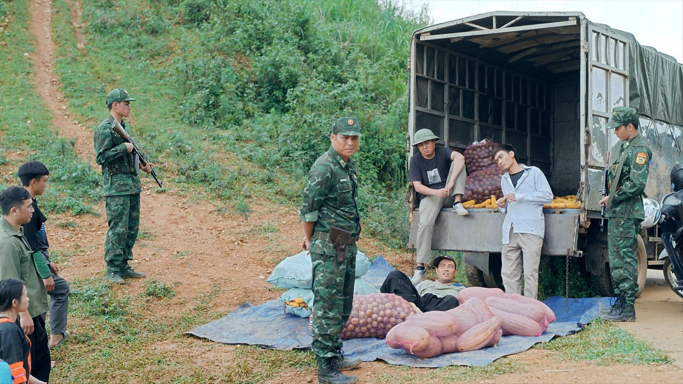 Cuộc chiến không giới tuyến tập trung khai thác hình ảnh chiến sĩ bộ đội Cụ Hồ thời kỳ mới.