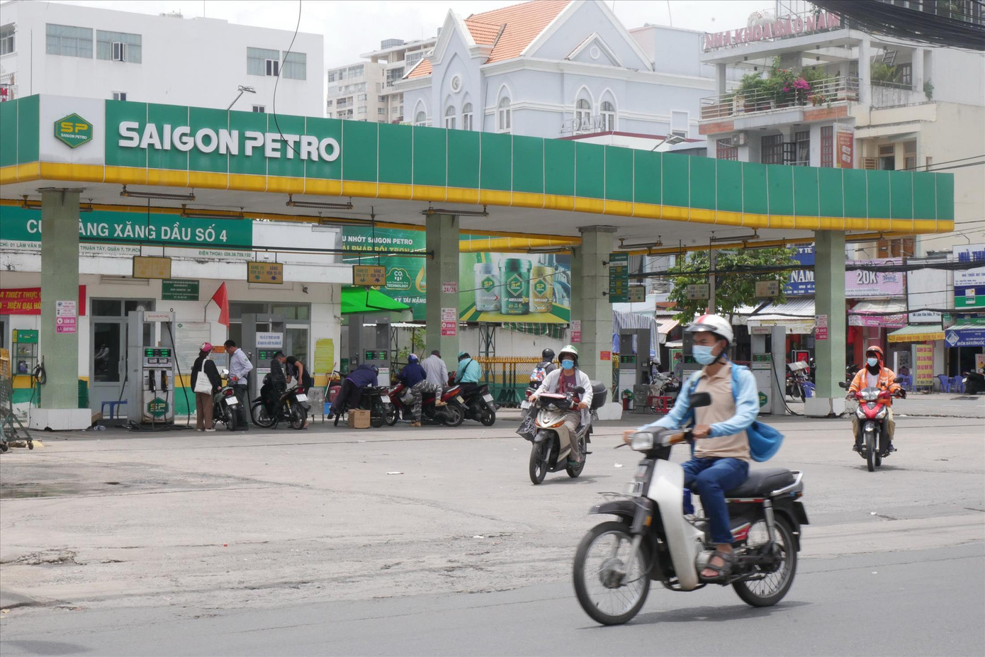 Nhiều cửa hàng xăng dầu thuộc thương hiệu Saigon Petro tại TPHCM vẫn hoạt động bình thường. ảnh: Hoàng Trang