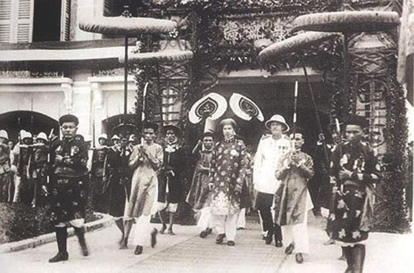 Vua Bảo Đại thoái vị