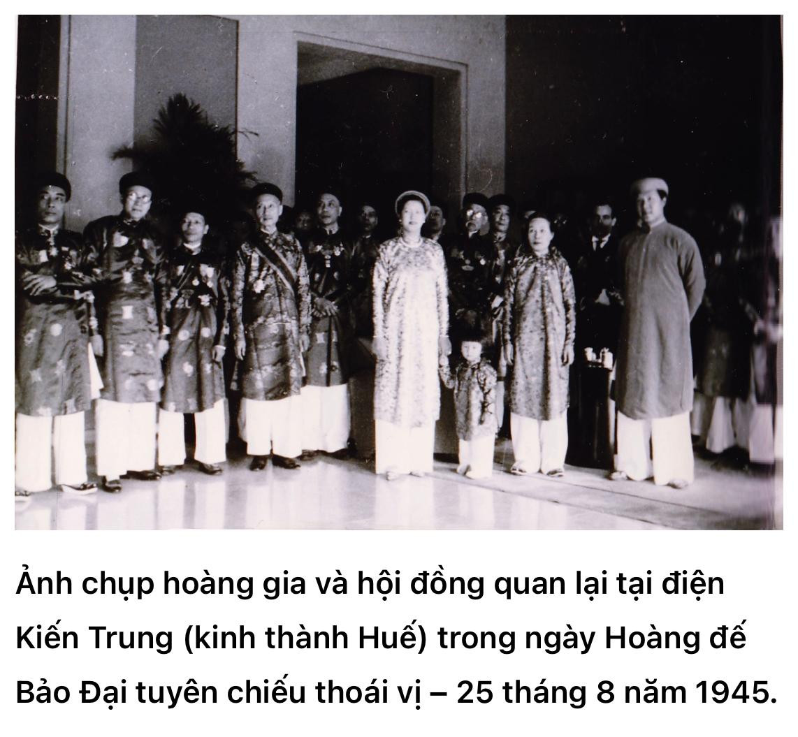 Hoàng gia trong ngày Bảo Đại thoái vị