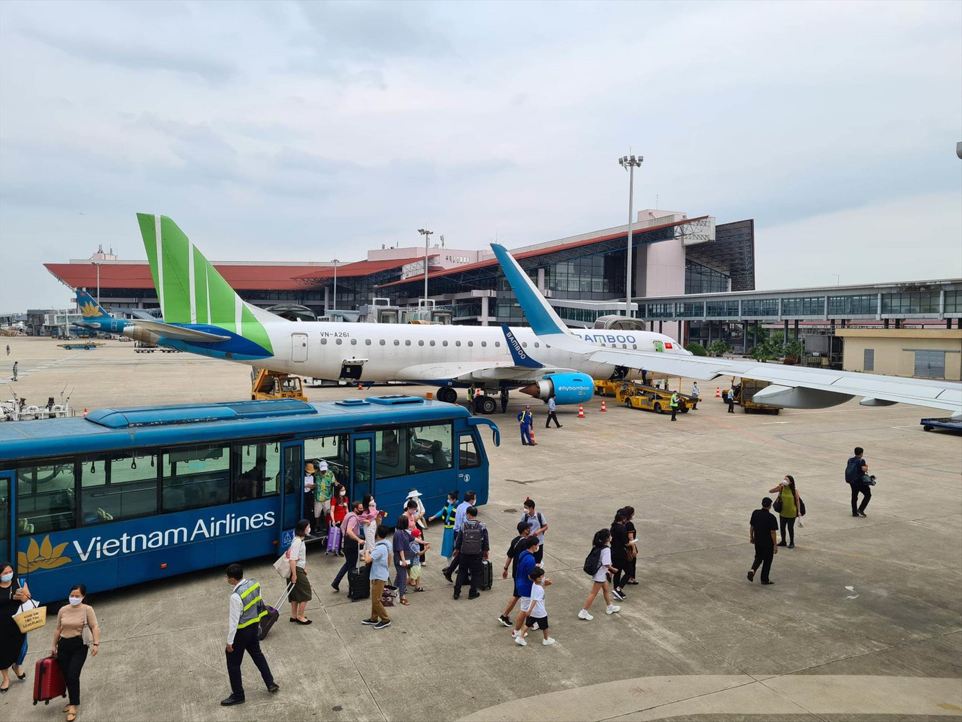 Mức độ cạnh tranh hàng không nội địa vốn đã rất khốc liệt, nên nhiều ý kiến cho rằng nên cân nhắc việc áp dụng giá trần, sàn.