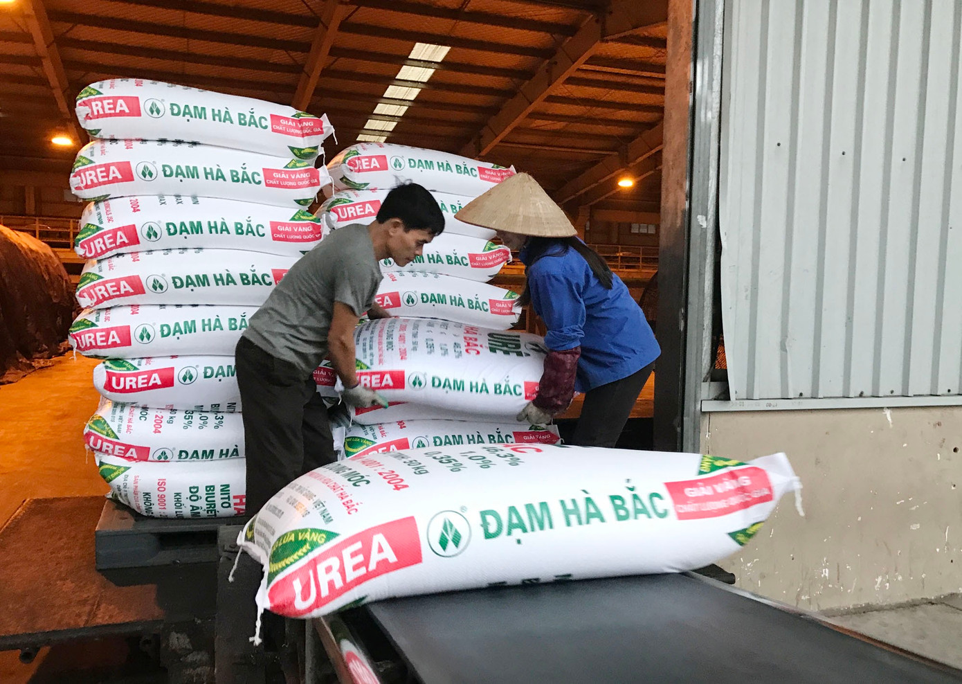 Dự án cải tạo, mở rộng nhà máy sản xuất đạm Hà Bắc được hồi sinh từ những quyết sách của người đứng đầu Chính phủ. Ảnh: Nguyễn Bằng. Dự án cải tạo, mở rộng nhà máy sản xuất đạm Hà Bắc được hồi sinh từ những quyết sách của người đứng đầu Chính phủ. Ảnh: Nguyễn Bằng.