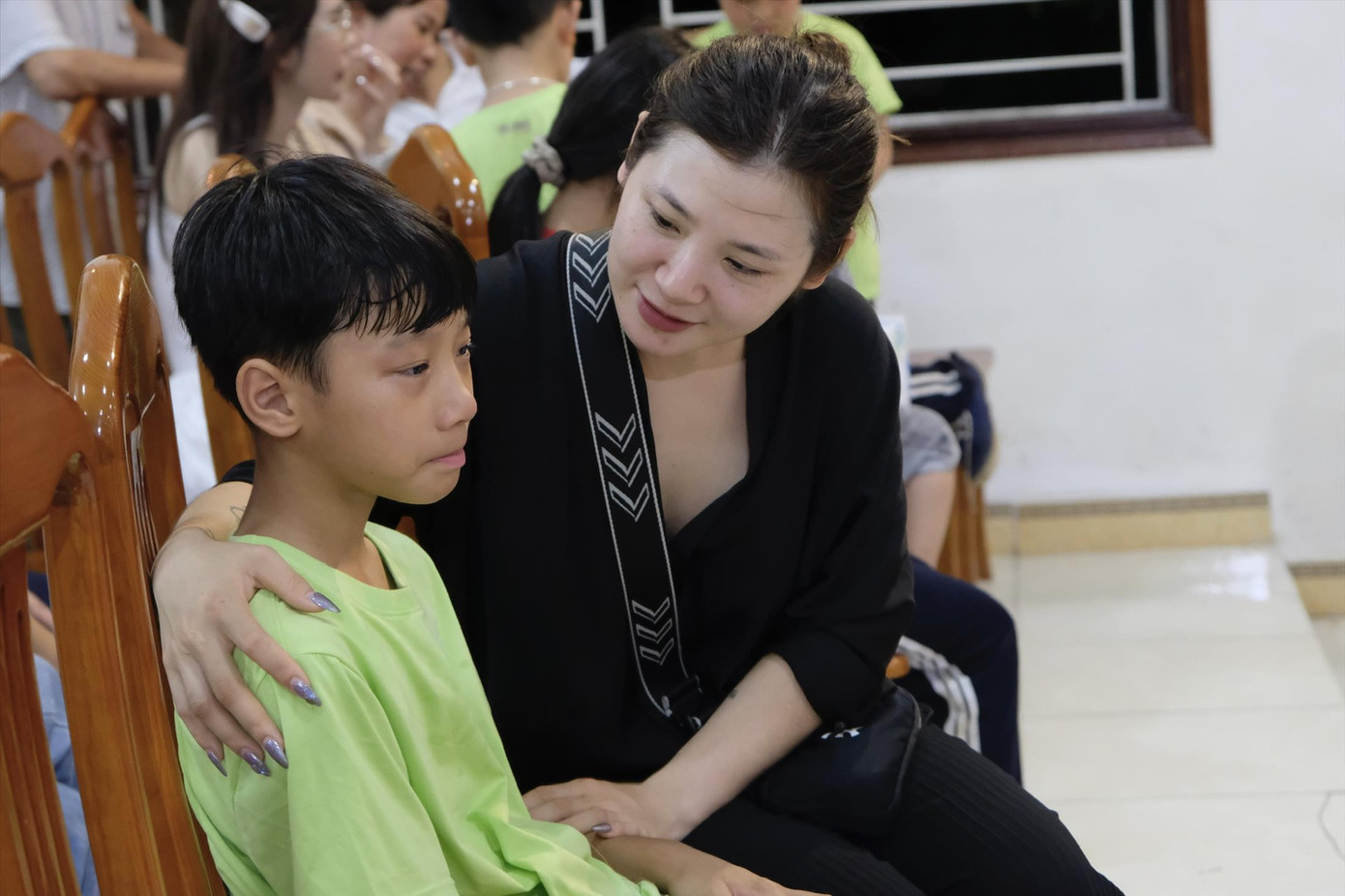 Chị Hoàng Thị Linh (Đội Cấn, Ba Đình, Hà Nội) trò chuyện với con trai Hoàng Đăng Duy Khánh (SN 2013) Chị Hoàng Thị Linh (Đội Cấn, Ba Đình, Hà Nội) trò chuyện với con trai Hoàng Đăng Duy Khánh (SN 2013)