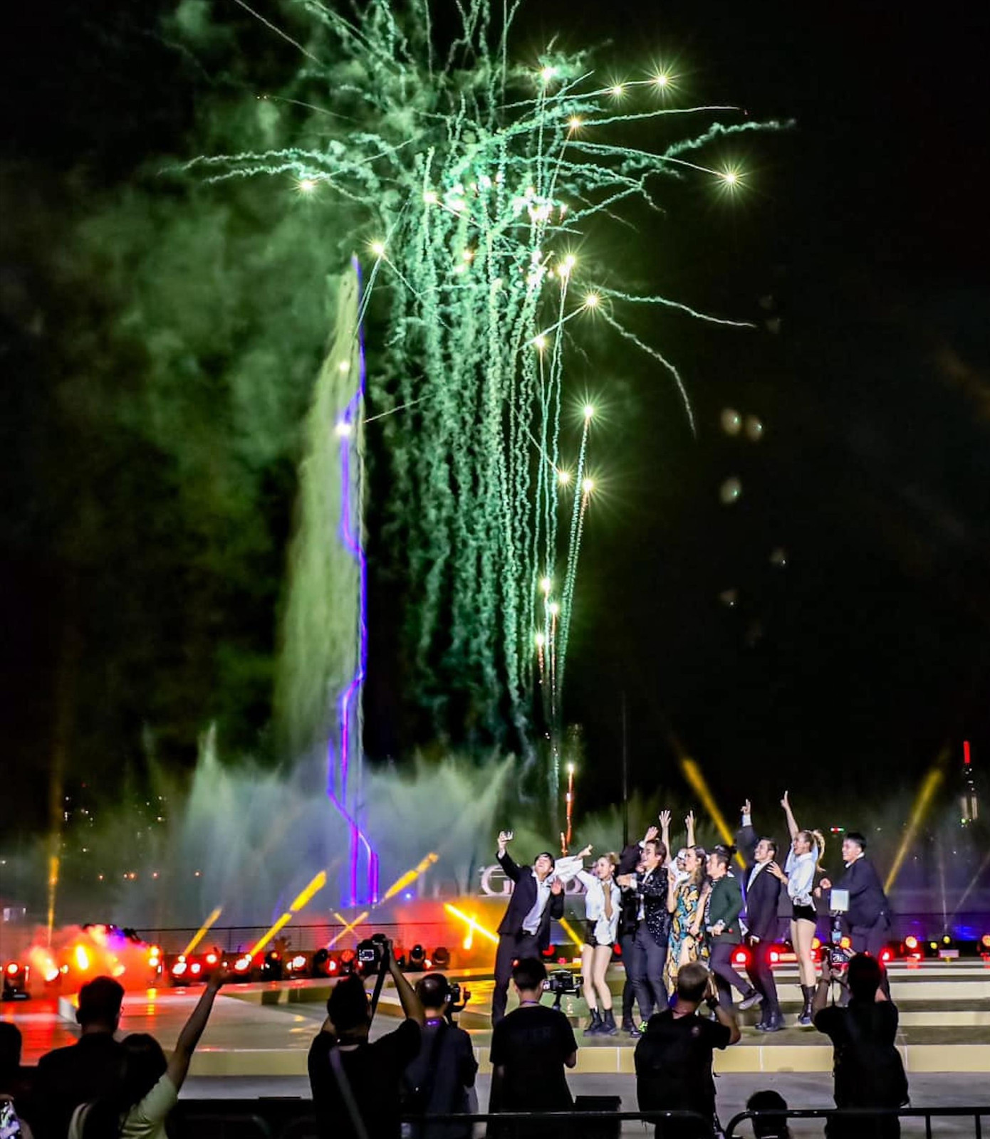 Bắn pháo hoa tại khu dân cư The Global City (TP Thủ Đức) Bắn pháo hoa tại khu dân cư The Global City (TP Thủ Đức)