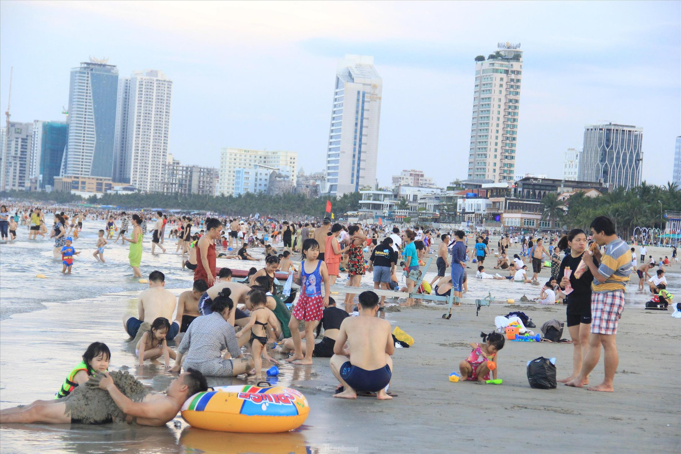 Biển là lựa chọn hàng đầu của du khách khi tới Đà Nẵng nhưng nhiều năm qua sản phẩm du lịch liên quan tới biển đều na ná nhau. Ảnh: Thanh Trần