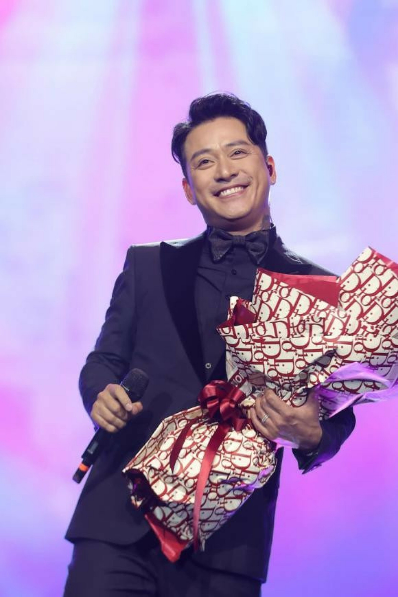 Ca sĩ Tuấn Hưng Ca sĩ Tuấn Hưng