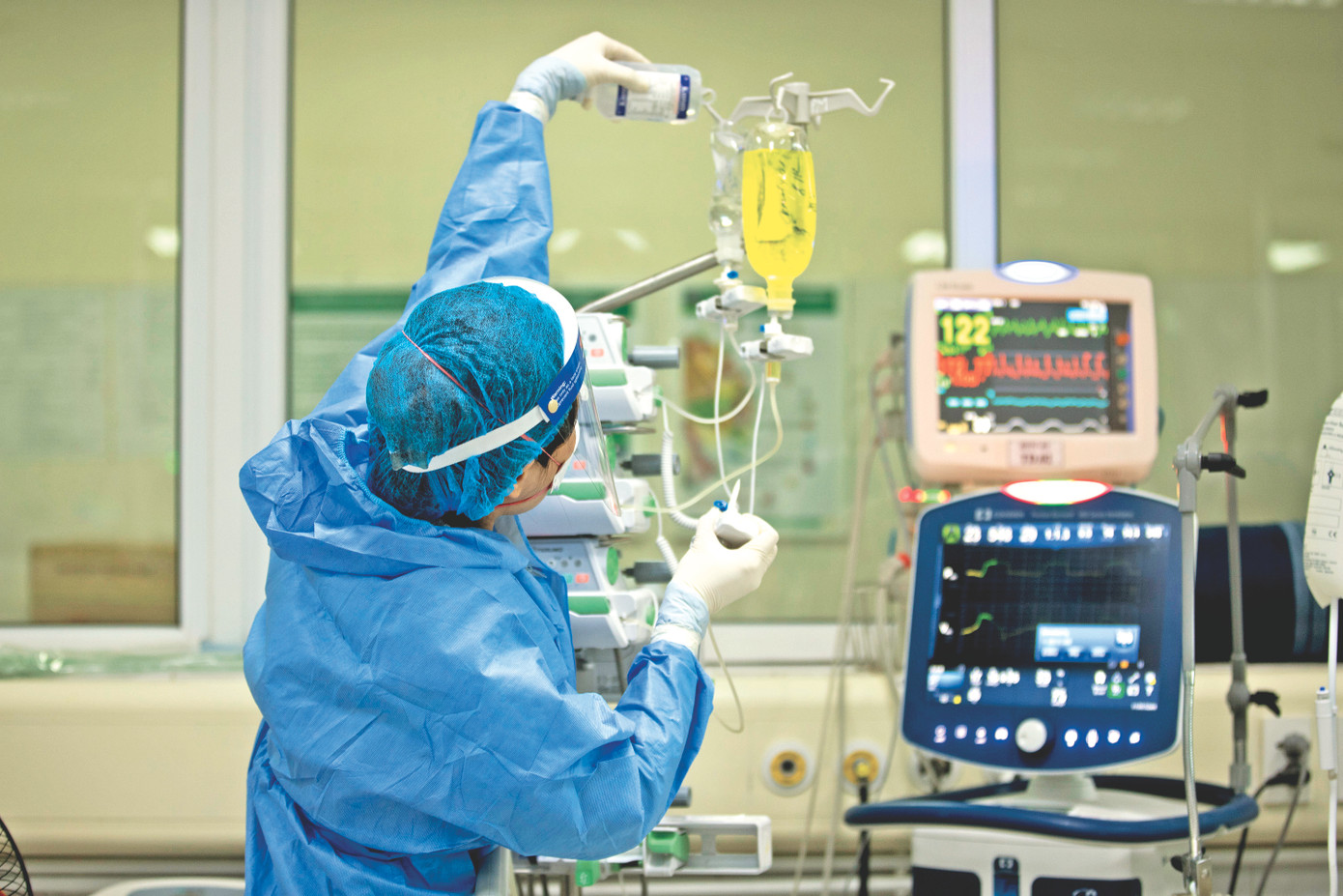 Từng phút giây níu giữ sinh mệnh người bệnh