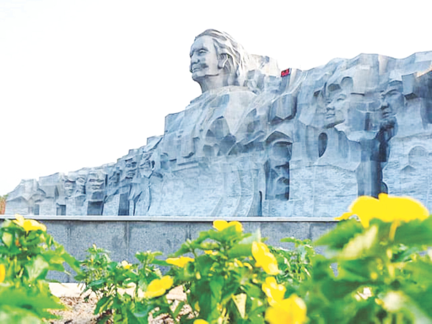 Tượng đài mẹ Thứ, biểu trưng của Mẹ Việt Nam Anh hùng Tượng đài mẹ Thứ, biểu trưng của Mẹ Việt Nam Anh hùng