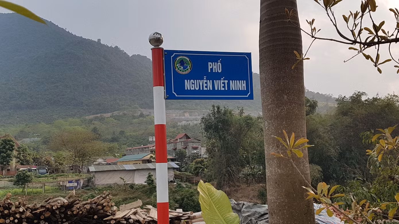 Đường mang tên AHLS Nguyễn Viết Ninh ở thành phố Hà Giang Ảnh: Xuân Ba Đường mang tên AHLS Nguyễn Viết Ninh ở thành phố Hà Giang Ảnh: Xuân Ba