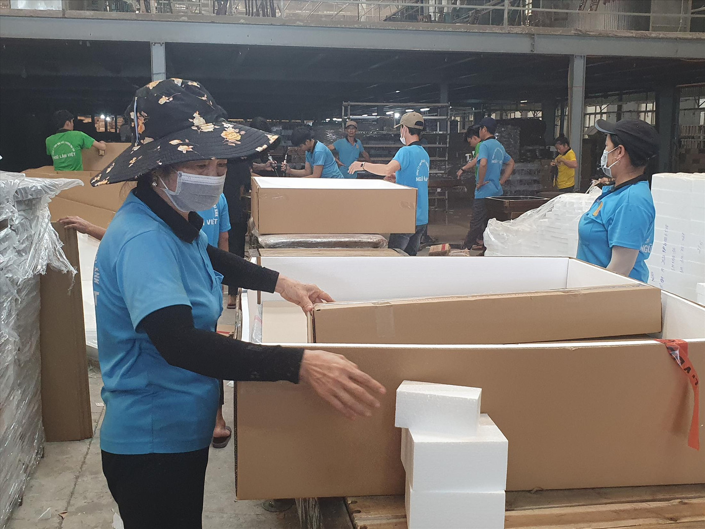 Thiếu việc làm, công nhân ngành gỗ khó trông chờ vào dịp Tết ảnh: M.T Thiếu việc làm, công nhân ngành gỗ khó trông chờ vào dịp Tết ảnh: M.T