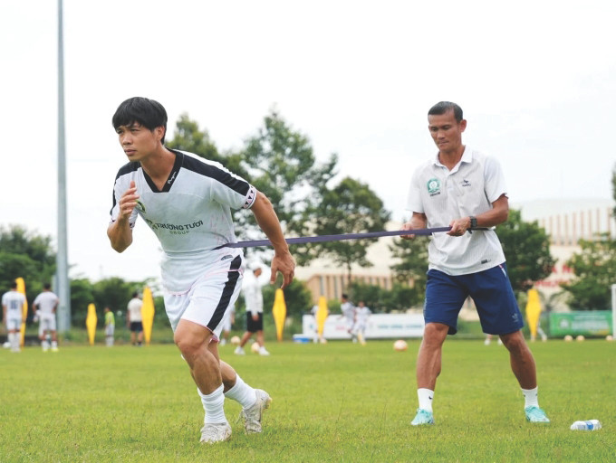 Công Phượng tập luyện ở CLB Bình Phước