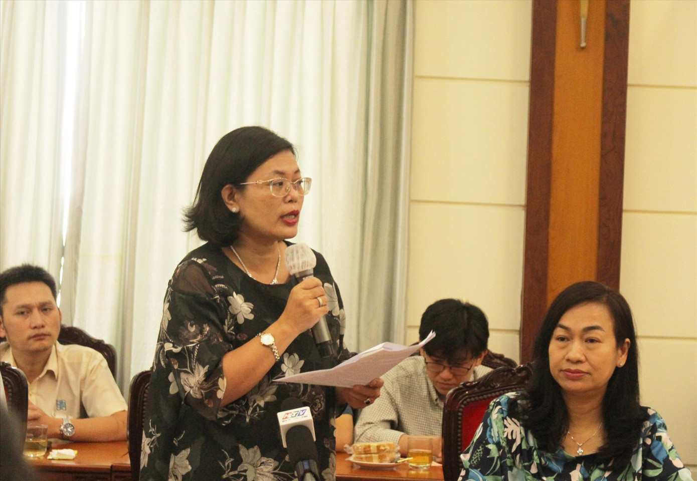 PGS Hoàng Thị Diễm Tuyết phát biểu tại buổi làm việc với đoàn Đại biểu Quốc hội TPHCM ảnh: Vân Sơn